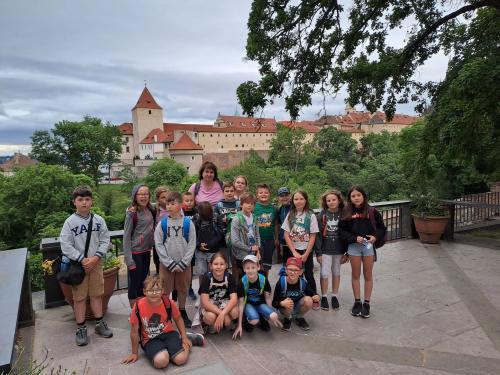 Přespávání ve škole a výlet na Pražský hrad 