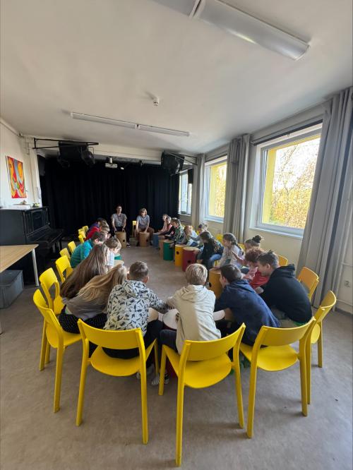 Zážitkově-hudební program Na jedné lodi 2. B